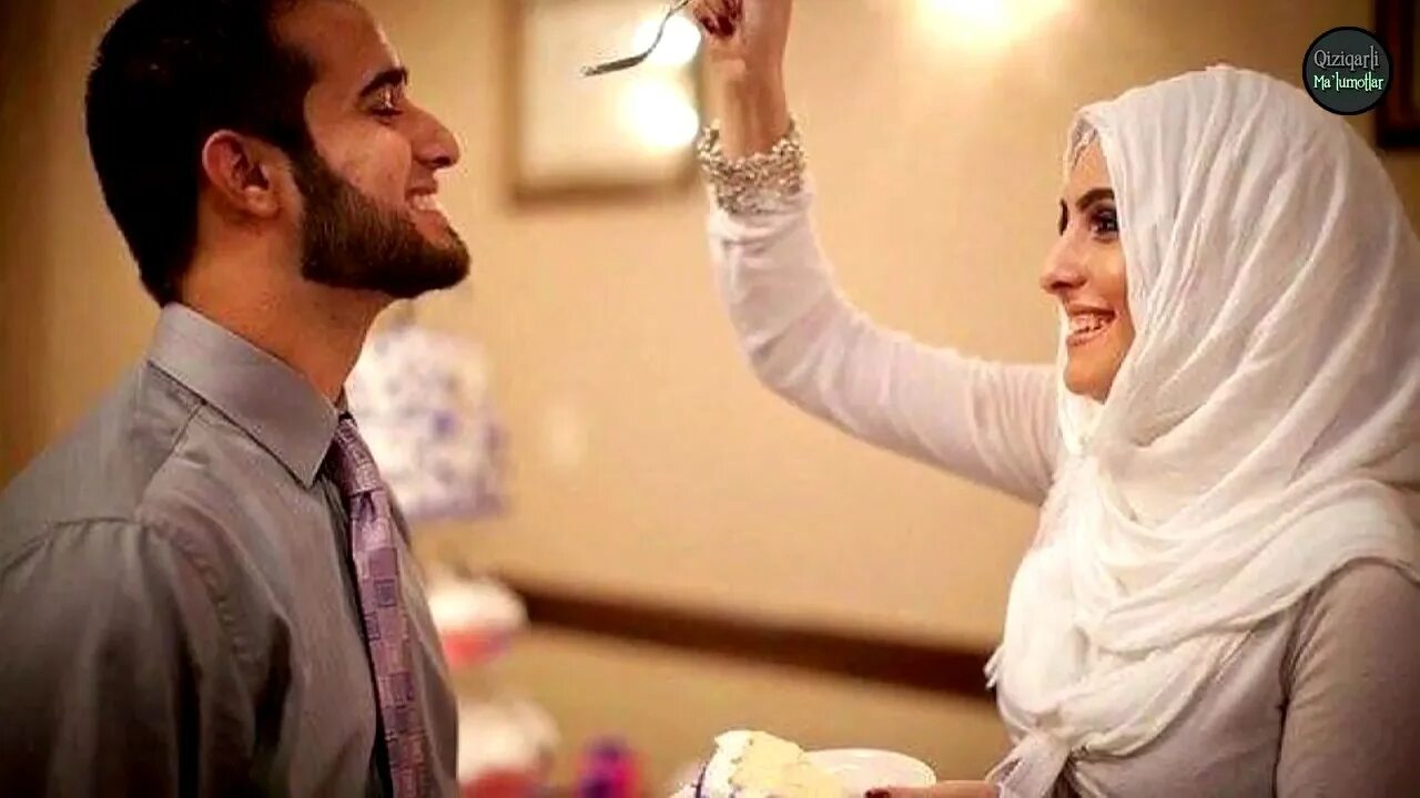 Может ли мусульманка выйти за христианина замуж. Мусульманская семья. Мусульманка с мужем. Отношение мужа к жене в Исламе. Муж и жена мусульмане.