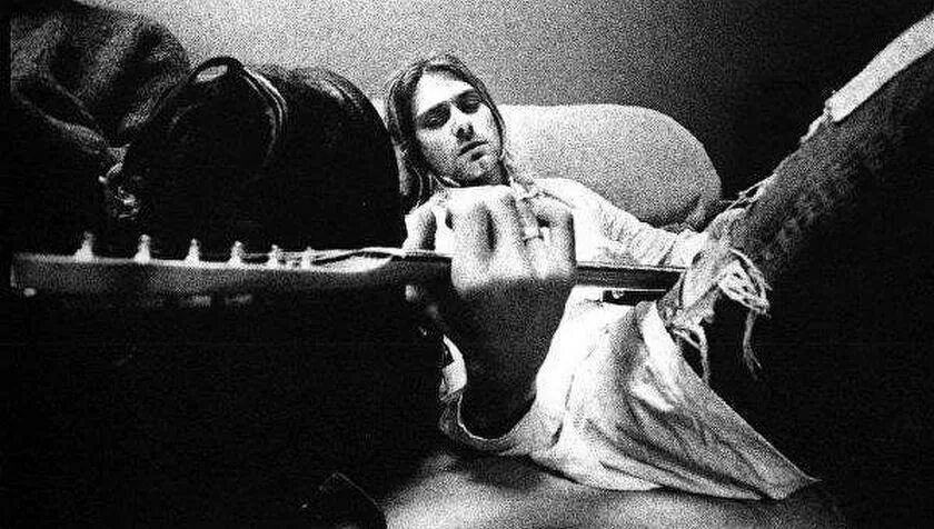 Почему курт кобейн застрелился причина. Курт кобейн с ружьем. kurt cobain курт кобейн.смерть. курт кобейн застрелился.