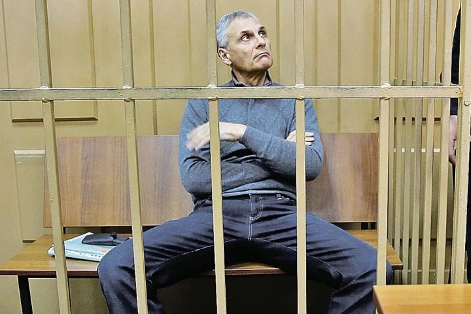 Вице-губернатор псковской области александр кузнецов. Осужденный губернатор. Андрей левченко иркутск. Осужденный губернатор. Осужденный губернатор.