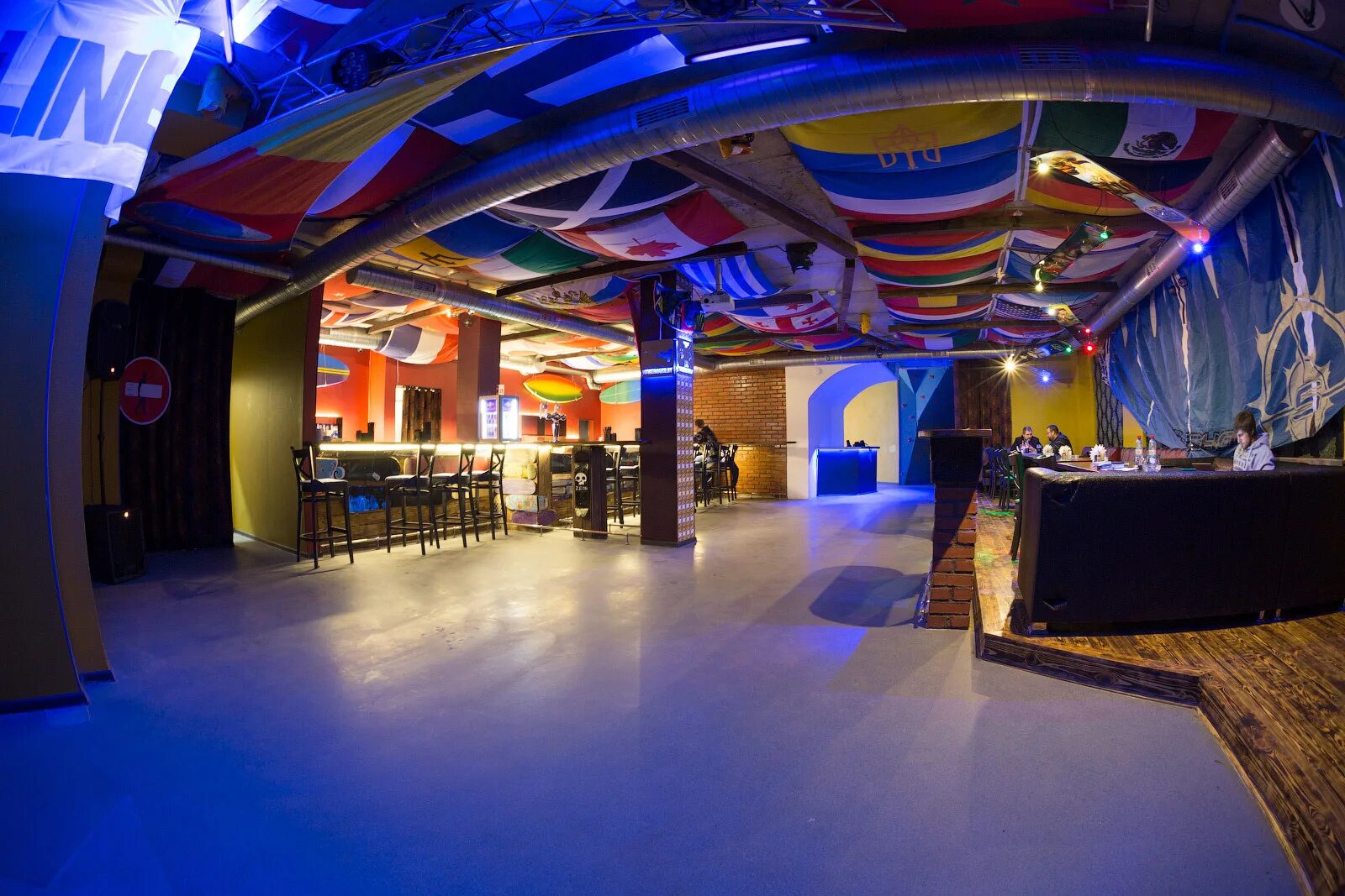 Экстрим бар. Спорт бар калуга. Рестораны в парке яхрома. Экстрим бар. Клуб хххх спб.