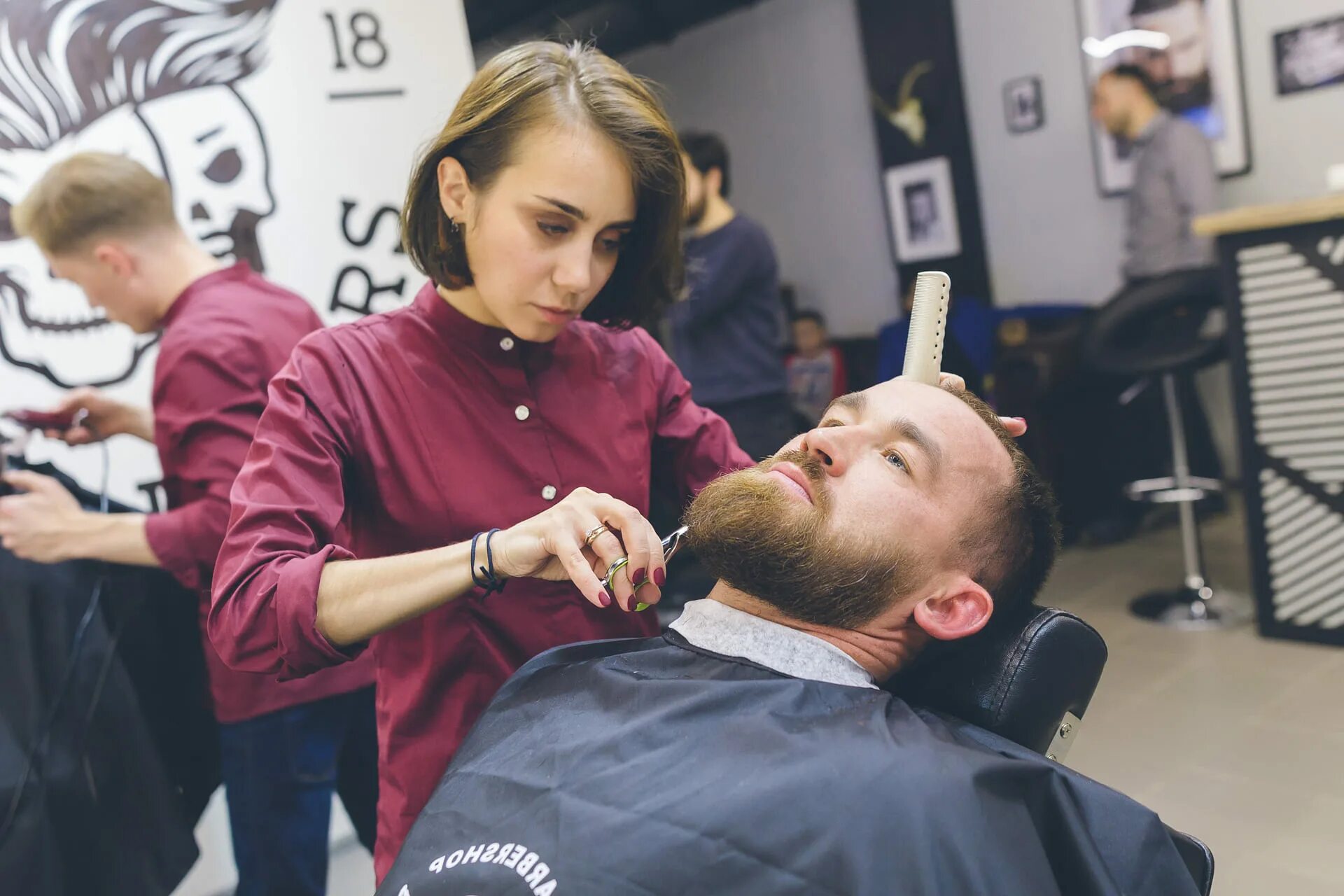 барбершоп стригут девушки