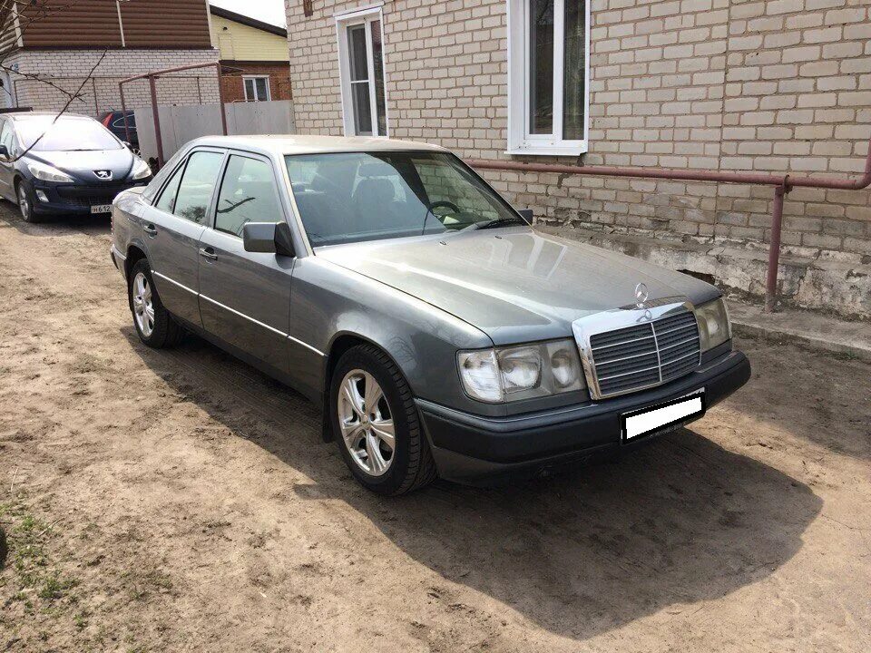 124 мерседес 1993. Mercedes 124. мерседес w124 серый. мерседес 124 серый металлик. мерседес w124 серый.