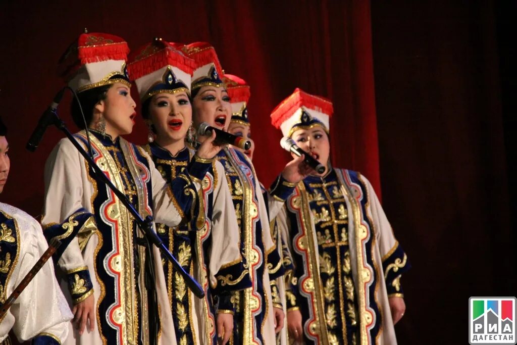 Калмыкский ансамбль тюльпан. Ансамбль калмыкии. Ансамбль калмыкии. Ансамбль тюльпан калмыкия концерт. Калмыкия танцы.