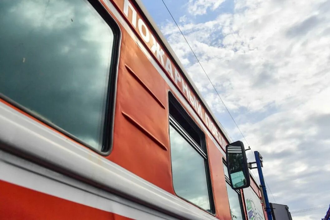 Четверо поездов. Возгорание в пассажирском поезде. Электричка метро пожар.