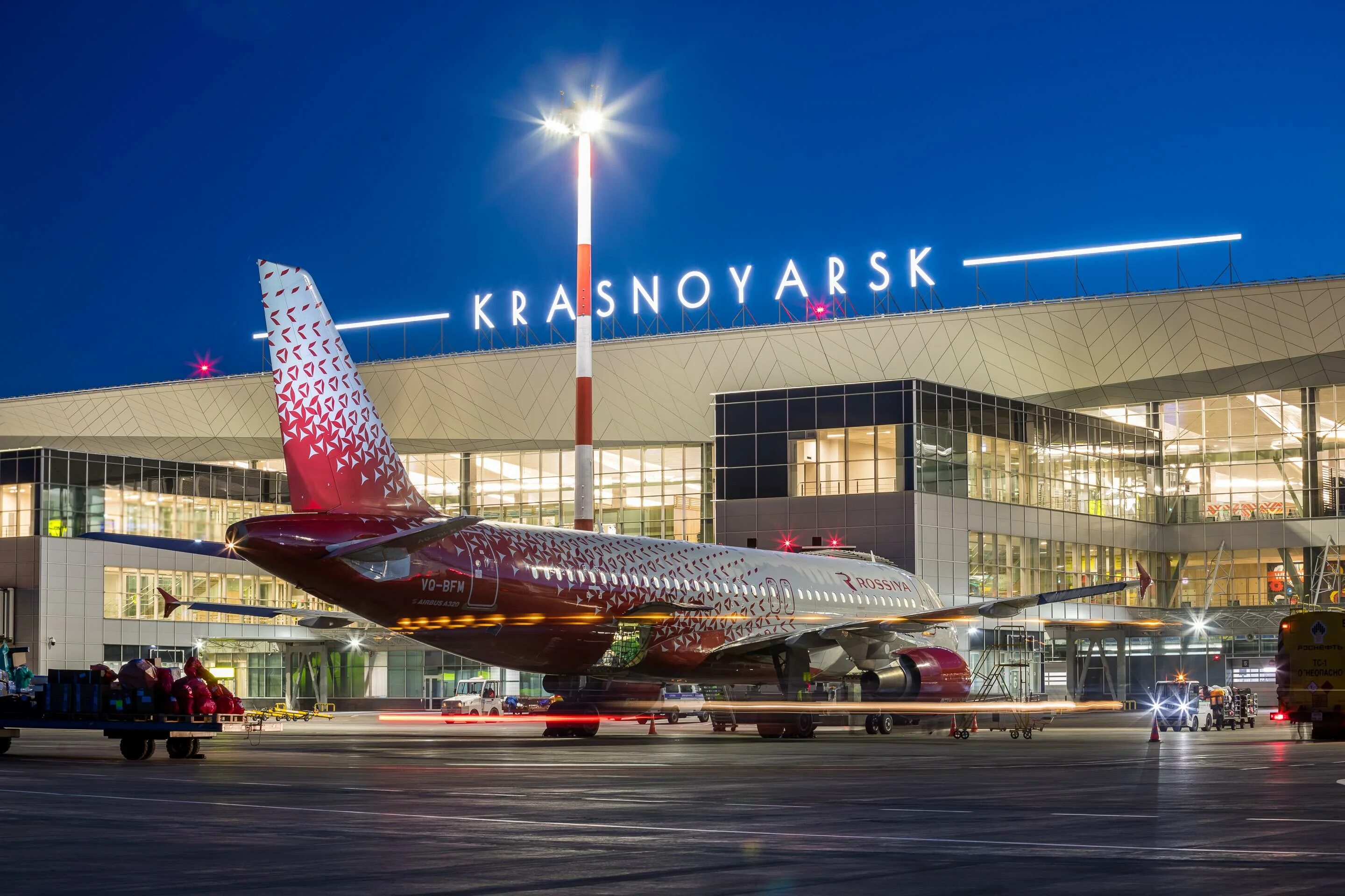 Рейс 3 красноярск. Аэропорт красноярск рейс. Рейсы из красноярска. Utair новосибирск красноярск. Новый аэропорт емельяново красноярск.