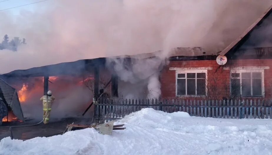 Погода знаменское омская область на 10 дней. Пожар Тарском районе Омская область. Пожар в Ложниково Тарского района. Село пихтовое Омская обл. Тарский р-он. Ермаковка Омская область.