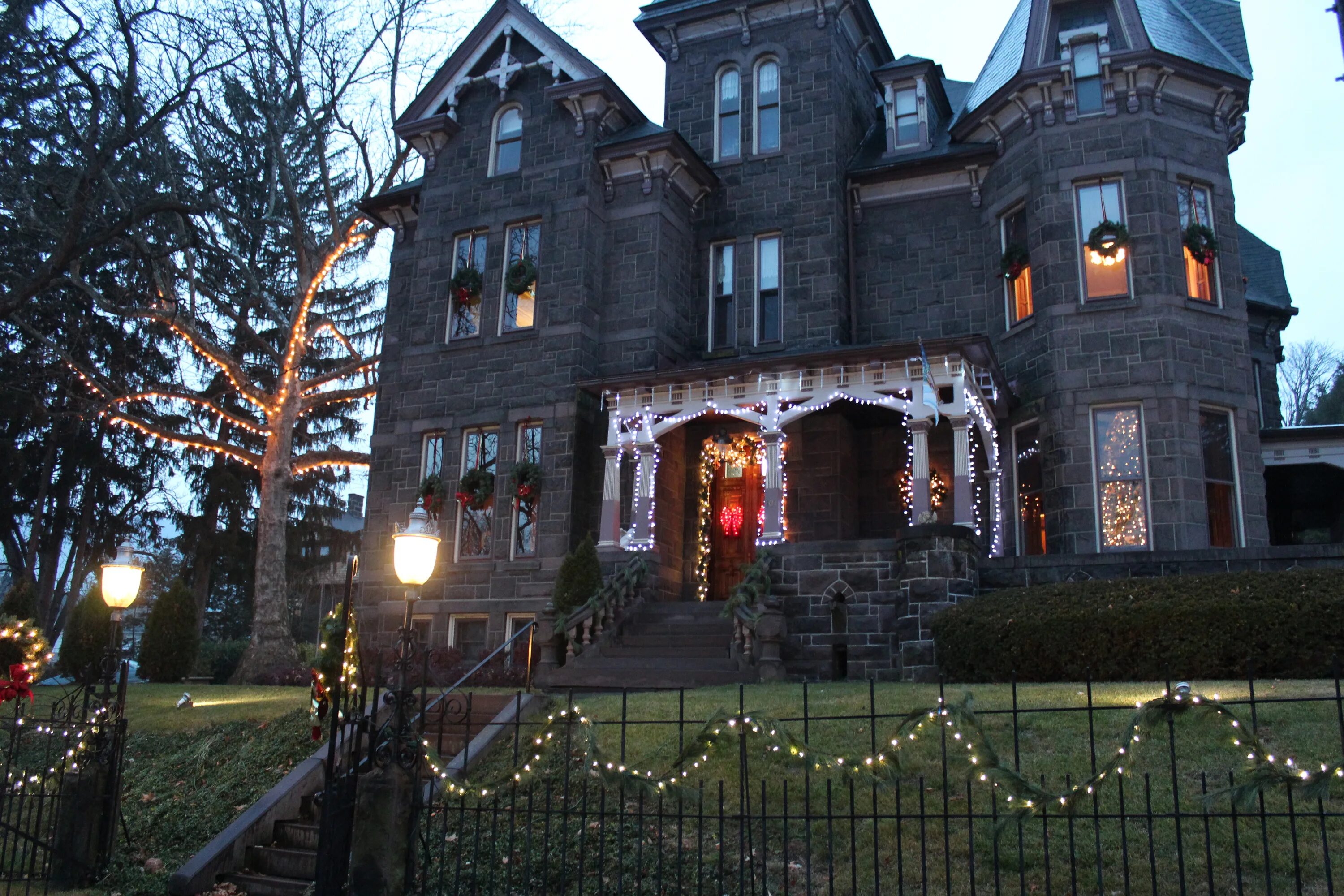 Red mansion