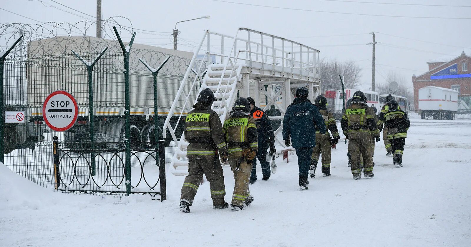 Спасение шахтеров в амурской области последние новости. Взрыв на шахте «Листвяжная» (2021). Трагедия в Кузбассе Листвяжная. Трагедия на шахте Листвяжная. Трагедия Шахты Кузбасс.