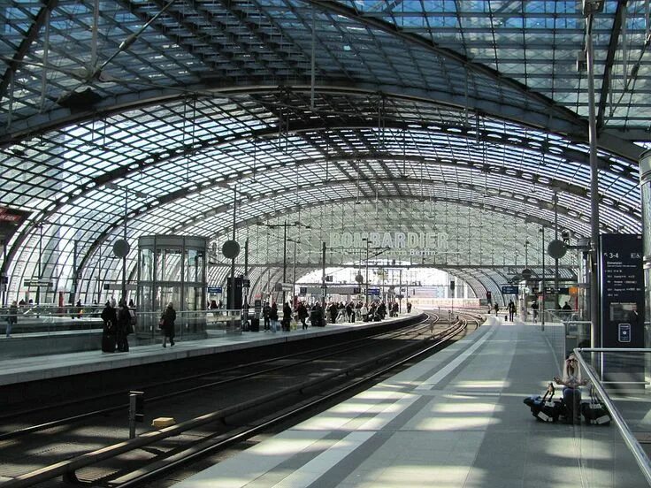 Берлин вокзал hauptbahnhof. Берлинский центральный вокзал. Центральный вокзал хауптбанхоф. Berlin hbf вокзал. Вокзал берлин хауптбанхоф.