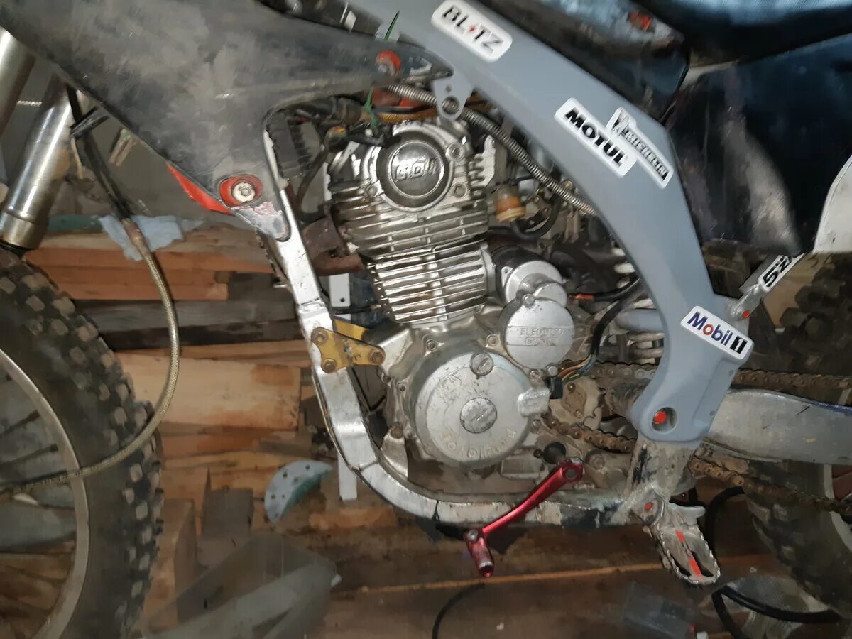 Компания геон против мотленд. Мотоленд 250xr. Мотолэнд crf 250. Мотоцикл motoland xv250 - f. Клапана мотолэнд 250.