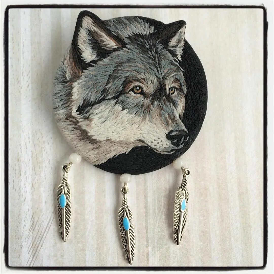 Фляжка с волком. Кожаный ежедневник волк. Блокнот премиум класса с волком. Тиснение на коже медведь. Ручной волк.