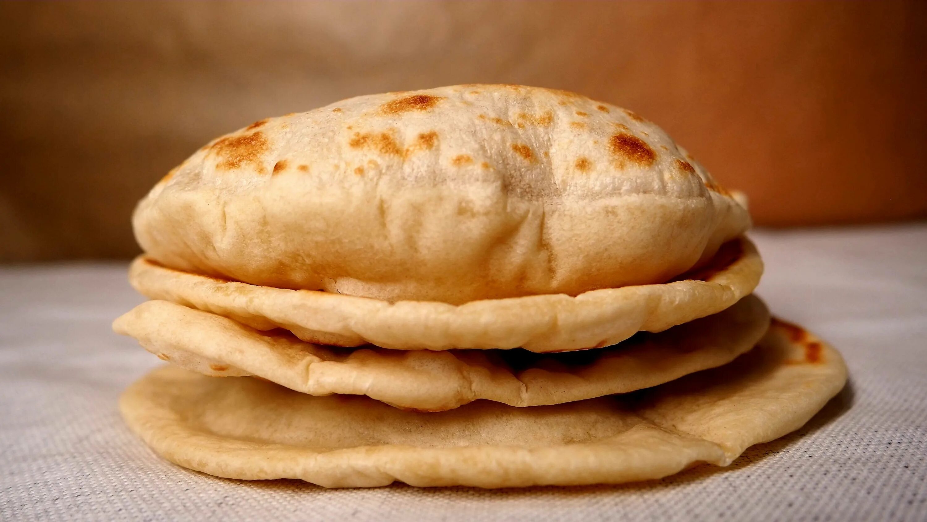 Украинская лепешка. Турецкий хлеб базлама. Быстрые лепешки. Лепёшки на сковороде. Хлебная лепешка быстро.