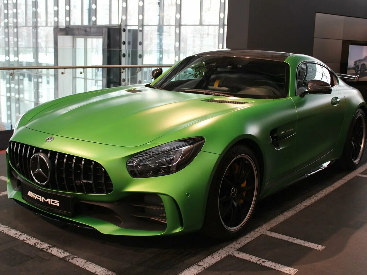 Россия новая зеленая. Mercedes Benz AMG gt r. Mercedes Benz GTR AMG 2018. Мерседес АМГ ГТ зеленый. Мерседес АМГ гтзелёный.