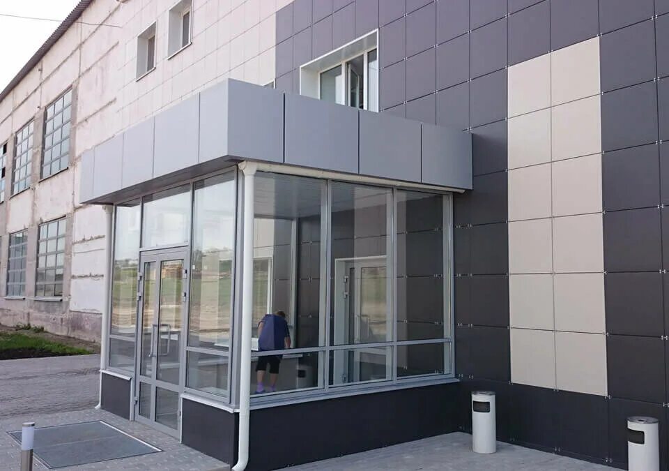 Современные здания. Помещений зданий и наружных. Современная входная группа. Быстро возводимые здания. Помещений зданий и наружных.