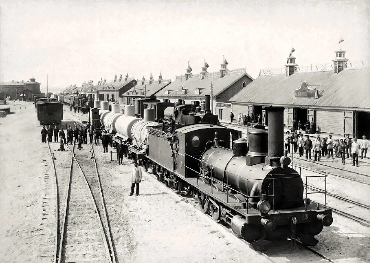 Железные дороги 1880. Волго-Донская железная дорога Царицын. Паровозное депо 19 век. Паровозы Российской империи XIX века. Паровоз 19 век Российская Империя.