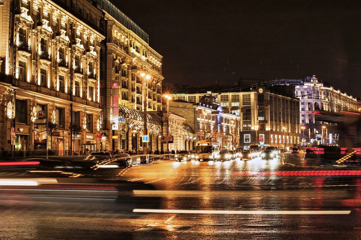 Центр вечер. Ночная зимняя Тверская улица Москва. Центр Москвы Тверская улица ночью. Тверская улица Москва вечером. Тверская улица Москва ночью.