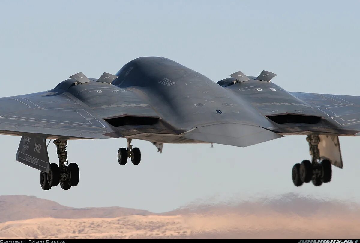 Стелс-бомбардировщик b-2. B2 Spirit. Northrop Grumman b-2 Spirit. Бомбардировщик б2 спирит.