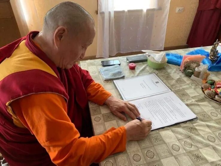 Дамба аюшеев. Хамбо лама дамба аюшеев семья. сангхи россии дамба аюшеев. баир лама улан-удэ. хамбо лама дамба аюшеев в калмыцком хуруле.