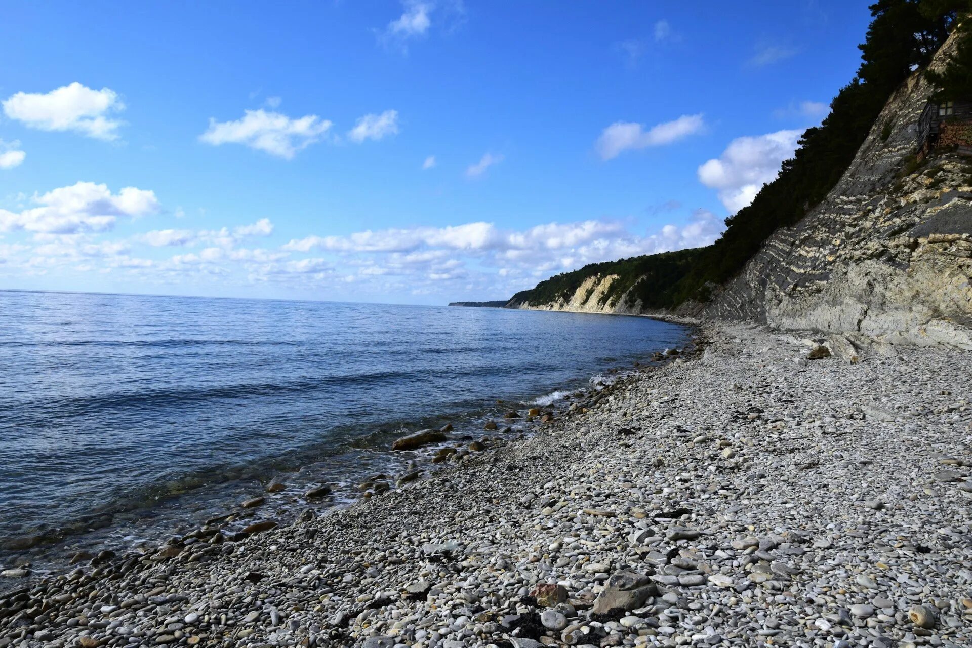Ведьмина гора архипо-осиповка краснодарский край. Архипо-осиповка море пляж. Архипо-осиповка пляж. На диком пляже архипо осиповки. Пляж норникель архипо-осиповка.