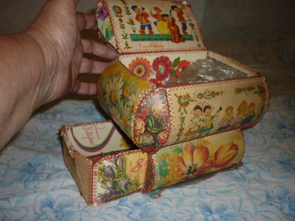 Девочка рукодельница. Традиционные виды рукоделия. Шкатулка из открыток. Коробочки из открыток. Коробочки из открыток.