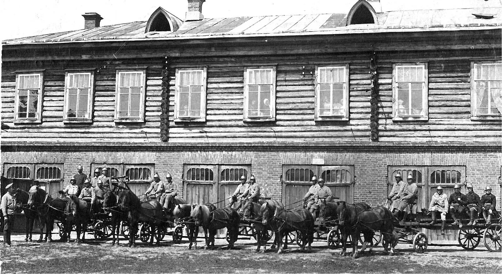 98 лет назад. Пожарная охрана России 19 век. Пожарная часть Вятка. Пожарная часть Россия 19 век. Пожарная часть на Съезжинской 19 век.