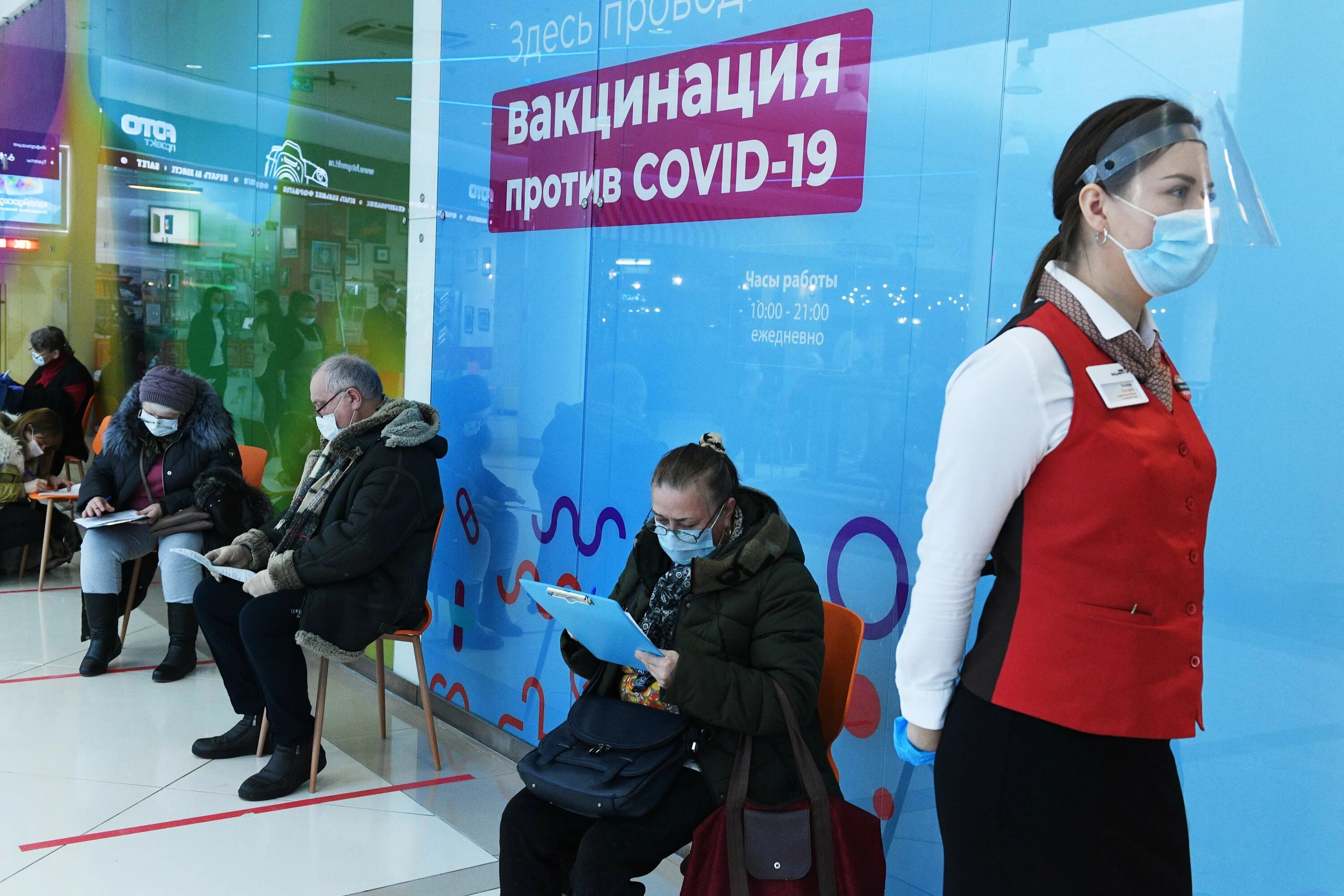 Торговый центр сделать прививку от коронавируса. Вакцинация в торговых центрах. вакцинация тц европейский. прививочные пункты в тц. вакцинация от коронавируса в тц.