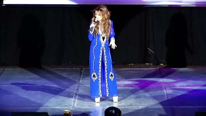 Песня самиры деньги есть. Азербайджан клиплари. Мама самира. Самира деньги есть. Песня самиры деньги есть.