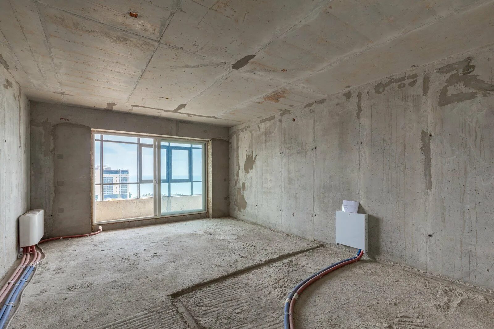 Черная отделка квартиры. Черновая отделка. Черновая отделка квартиры. Новостройка с черновой отделкой розетки. Помещение без отделки.