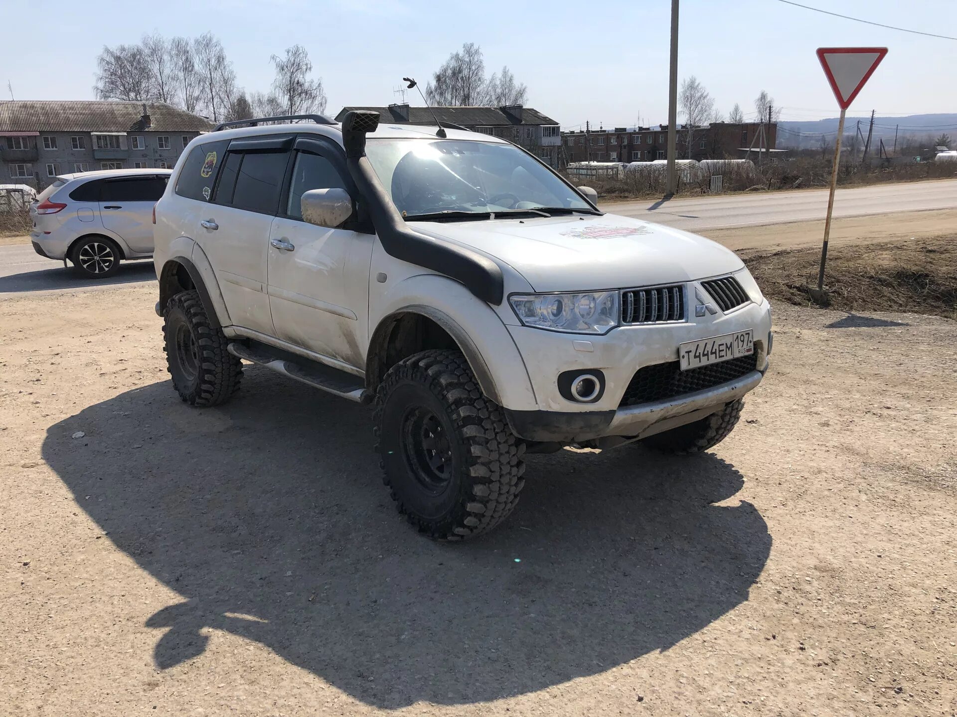 Mitsubishi pajero sport 2 33 колеса. Диски на паджеро спорт 2. Mitsubishi pajero sport 2 33 колеса. Паджеро спорт 2 на 33 колесах. Колеса на паджеро спорт.