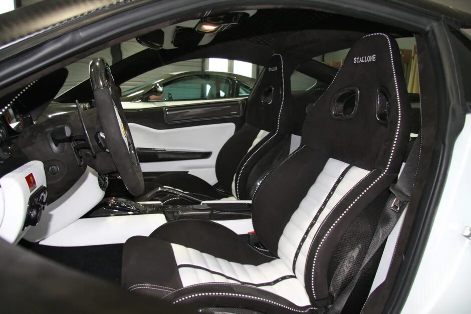 Обшивка машины салона. Alcantara 2974. обтяжка салона автомобиля алькантарой. салон авто алькантара. салон в алькантаре.