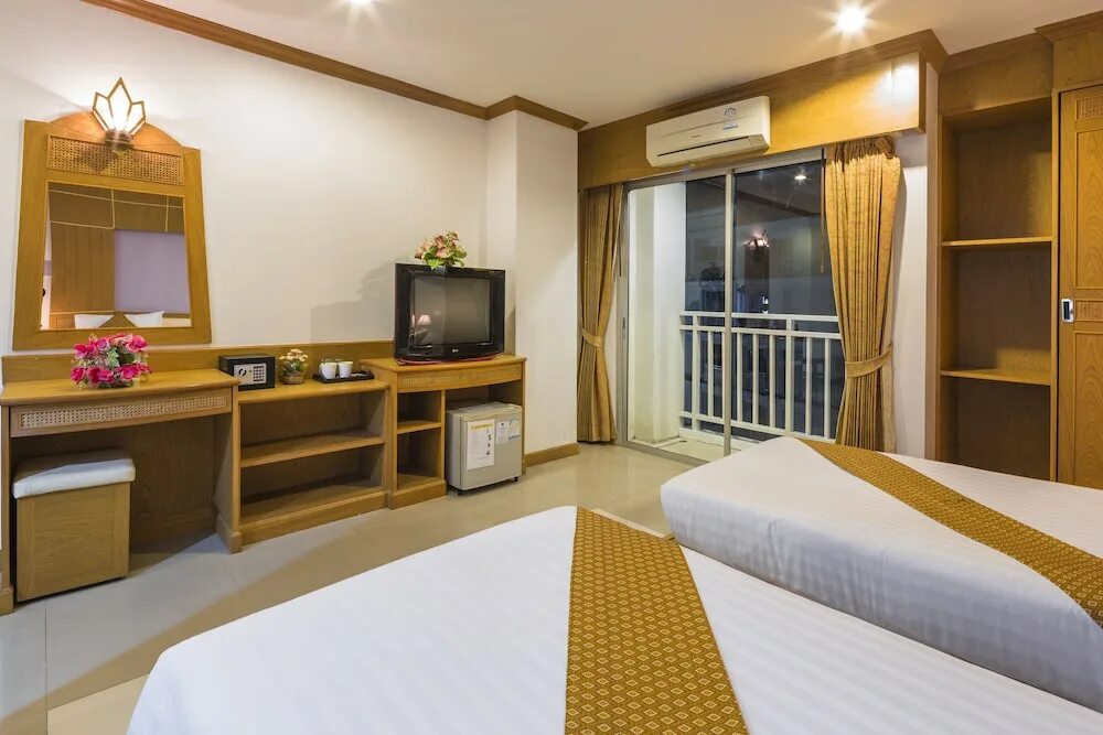 Azure phuket 3. Отель azure phuket. sunshine patong 3*. sun shine patong 3* (patong). azure phuket hotel 3*, таиланд, пхукет, patong.