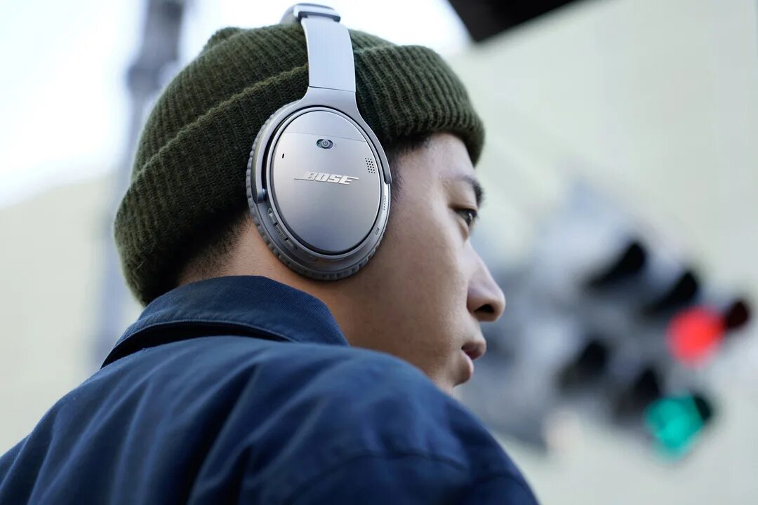 Bose quietcomfort 2. Bose QUIETCOMFORT 45. Bose QUIETCOMFORT 35 2 на голове. Bose qc45.