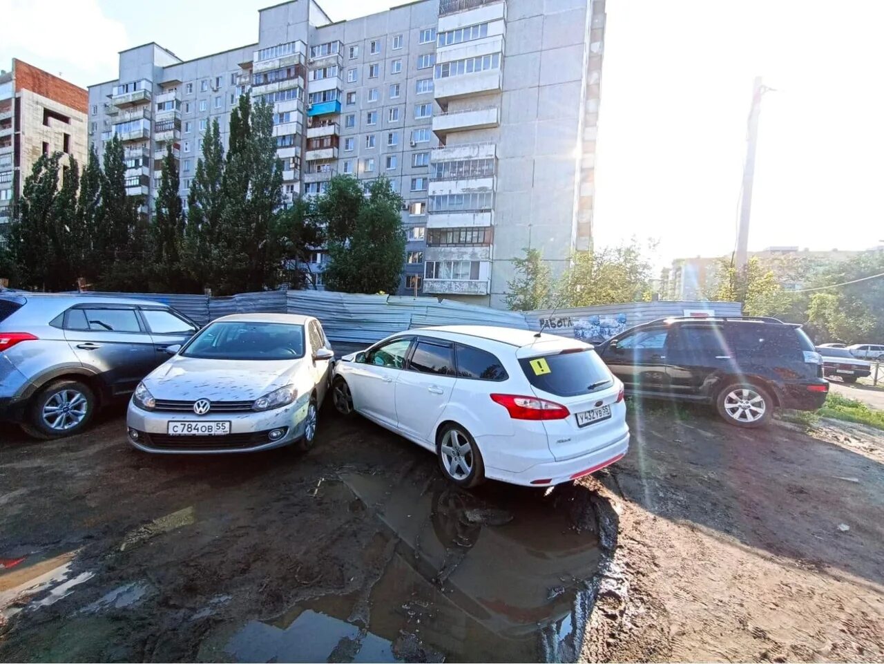 30 июля 22. Припаркованный автомобиль. ДТП столкновение авто в Омске. Машина 17. Машины России.