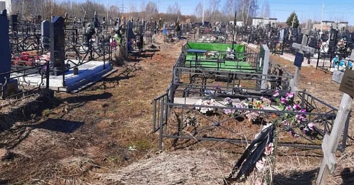 Парковка у кладбища. Ярославль, ул. Осташинская 9 ярославль. Осташинское кладбище ярославль. Петровское кладбище ярославль.
