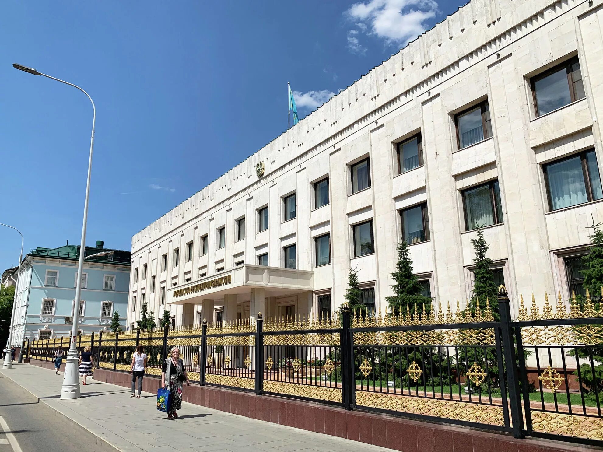 Посольство украины в казахстане караганда. Консульство рк. Чистые пруды посольство казахстана. Посол доминиканы ханс данненберг. Консульство рк.
