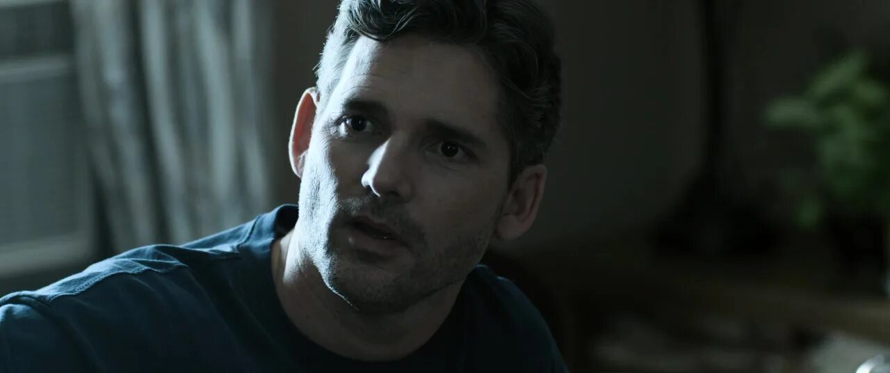 Эрик бана ральф сарчи. Избави нас от лукавого фильм 2014ткадры. Мендоза избави нас от лукавого. Избави нас от лукового. Избавь нас от лукавого фильм 2020.