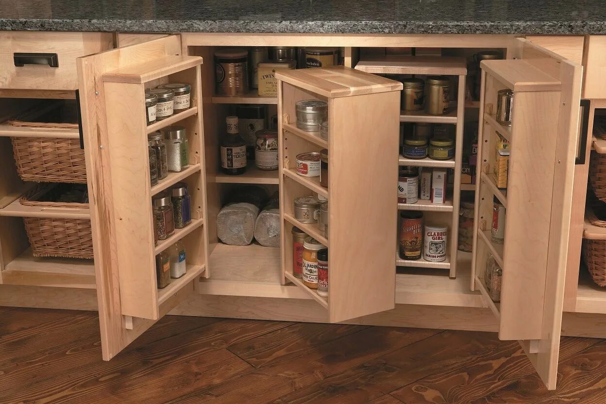 Полка дверь кухни. Необычные шкафы для кухни. Самодельные шкафы на кухню. Хранение в угловых кухонных шкафчиках. Необычные шкафчики на кухне.