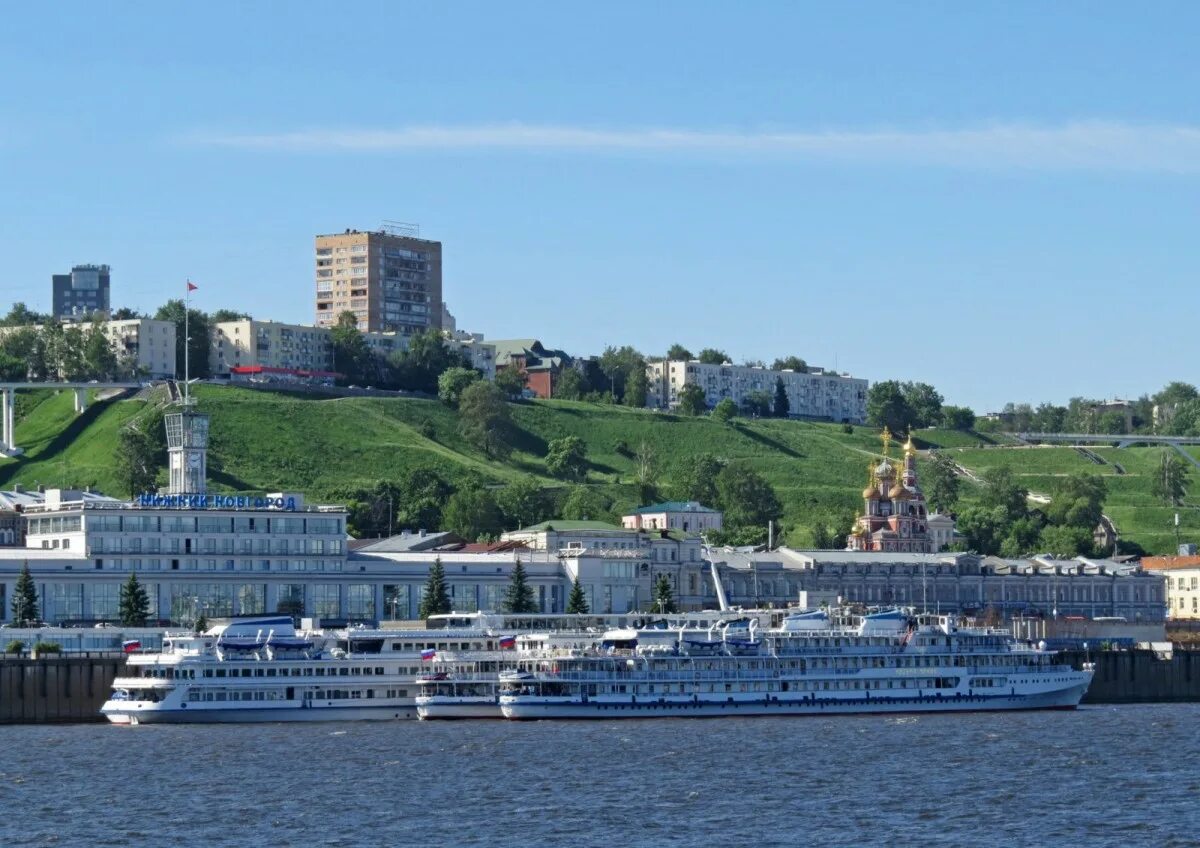 Города которые стоят на волге 2. Речной порт и вокзал Нижний Новгород. Набережная речного вокзала Нижний Новгород. Речной порт на Волге в Нижнем Новгороде. Нижний Новгород Нижневолжская набережная Речной вокзал.