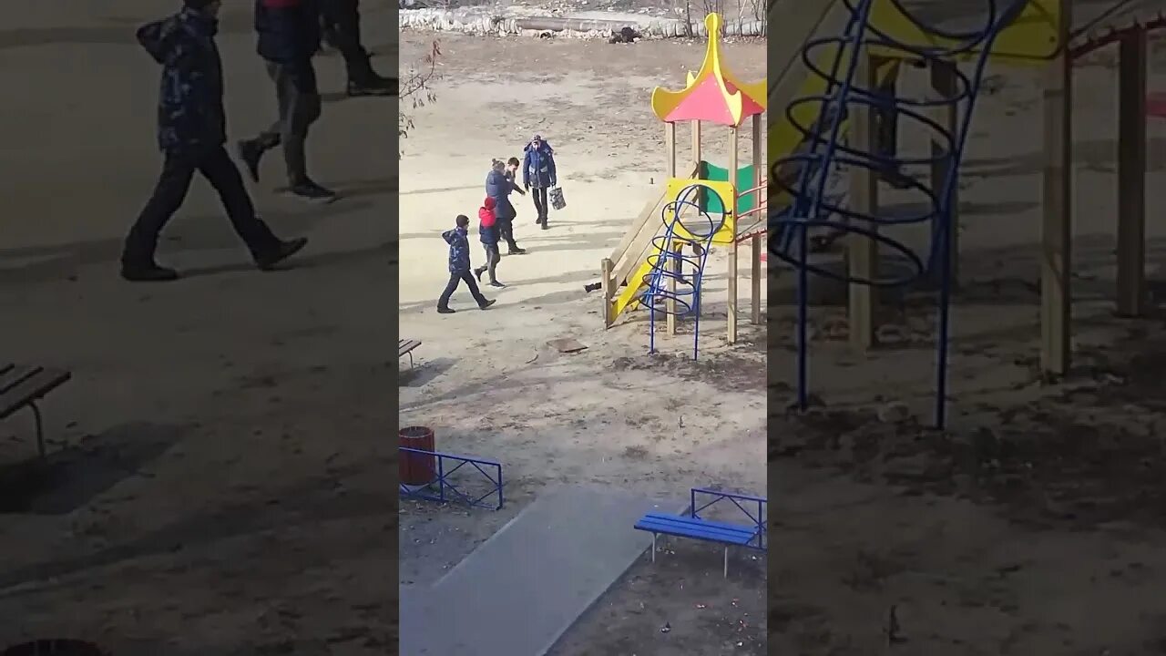 Драка площадка. Драка на детской площадке. драка в балашихе на детской площадке.