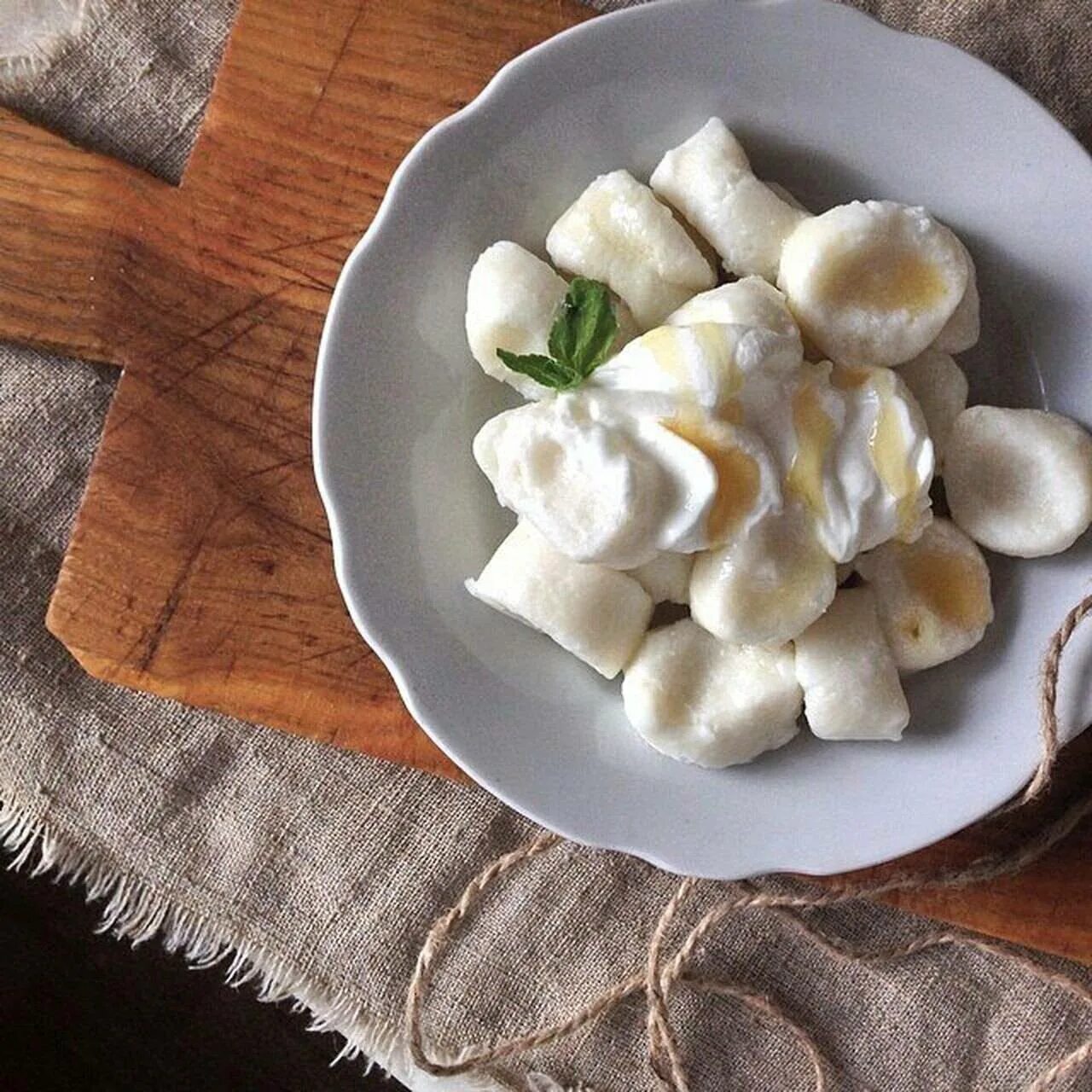 Ленивые сырники из творога. Сырники творожные вареные. Вареный творог рецепт. Вареный творог рецепт. Творожные шарики в садике.