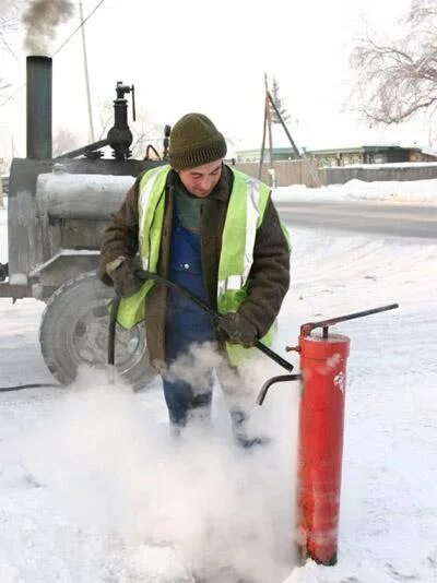 Отогрев септика. Парогенератор для разморозки труб. Отогрев трубопровода. Отогрев канализации. Парогенератортдля разморозкт труб.