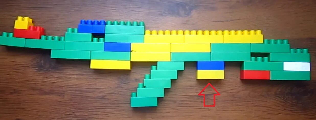 ак 47 из конструктора кроха. автомат калашникова из конструктора полесье. автомат из конструктора. автомат калашникова из конструктора кроха. конструктор double eagle cada detech c81005w штурмовая винтовка m4a1.