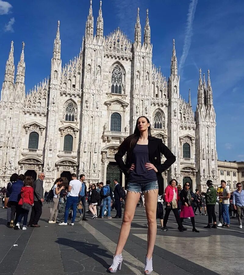 Почему самая высокая. Екатерина Лихина. Екатерина Лисина самая высокая модель в мире. Высокие девушки. Самая высокая девушка в России.