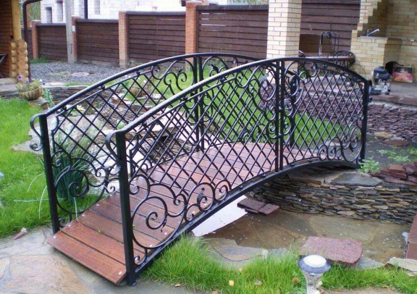 Декоративный мостик. Перила для мостика. Кованый мостик. Кованый мостик. Кованый мостик для сада.