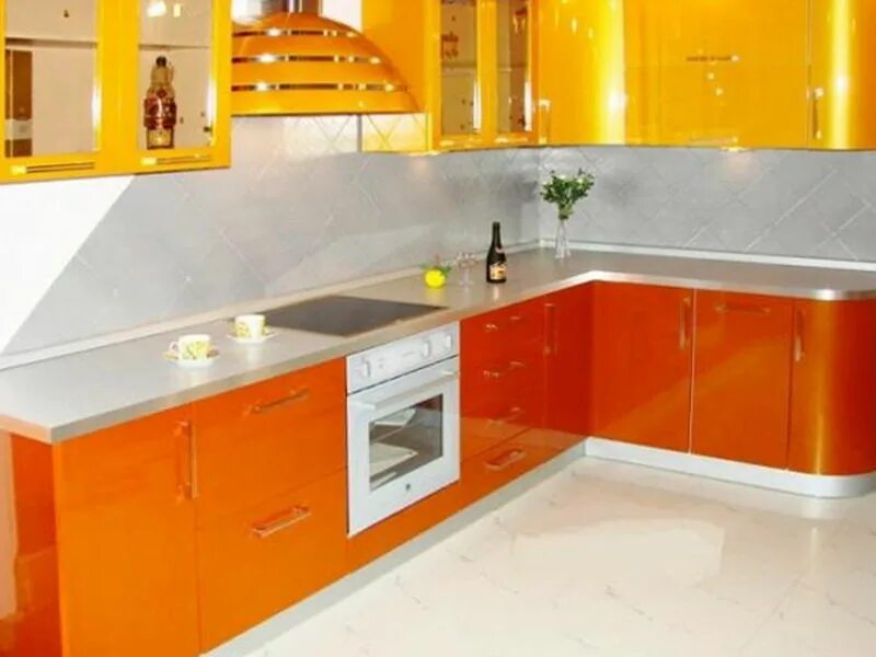 Оранжевая кухня. Желто оранжевая кухня. Угловая кухня оранжевого цвета. Кухня с желтыми фасадами. Кухни така