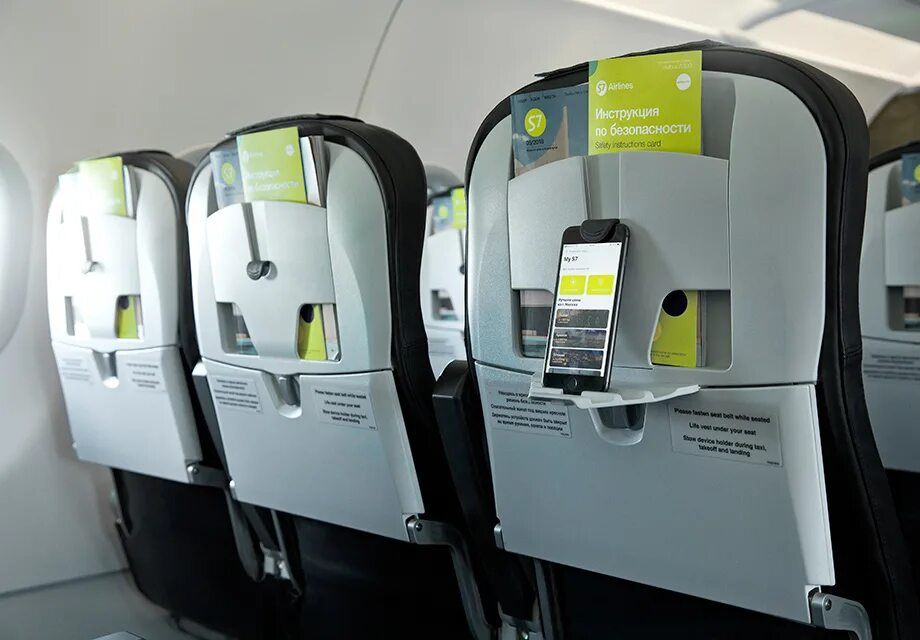 Аэробус а320 s7. A320 Neo s7. Аэробус а320 s7 салон. Самолёт s7 Airlines а320 Neo салон. Зарядку можно в самолет