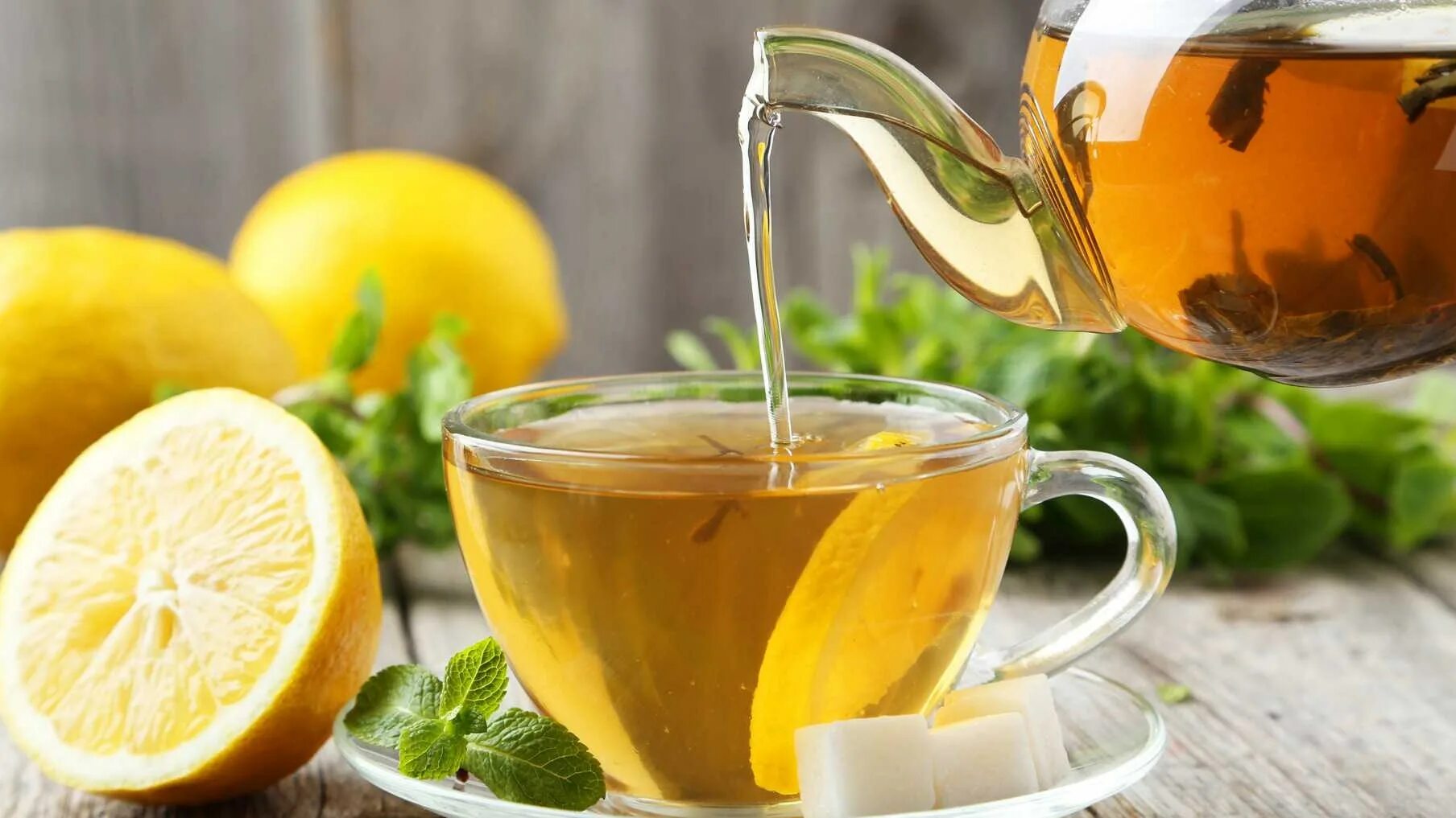 Чай с лимоном каждый день. Чой лимонн. Чай с лимоном. Чашка чая с лимоном. Чай с лимончиком.