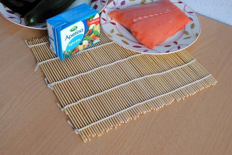 Макису для суши. Коврик для приготовления роллов. Как крутить роллы без циновки. Коврик для закрутки роллов. Коврик для роллов.