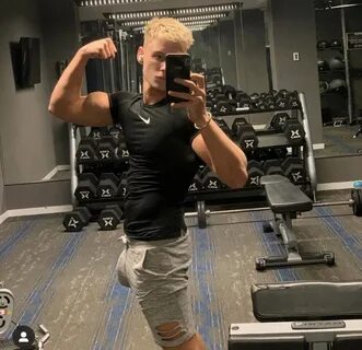 on Twitter: "max is so fucking hot 🤤 https://t.co/iXWRL9PgAl" / ...