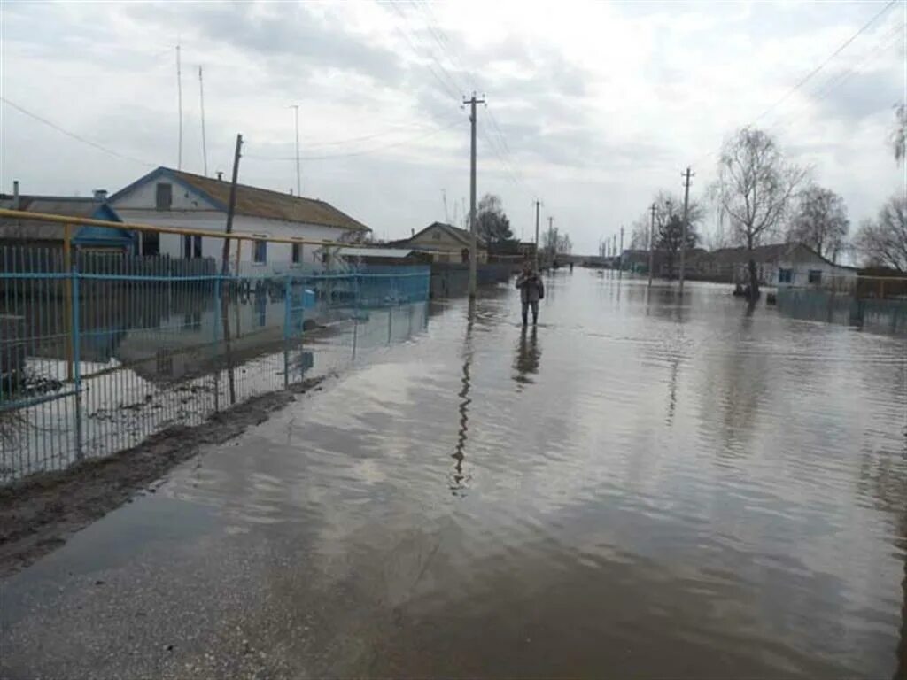 Погода село суха. Сухая Вязовка Самарская область. Сухая Вязовка паводок. Снежное озеро Самара сухая Вязовка. Сухая Вязовка Самара.